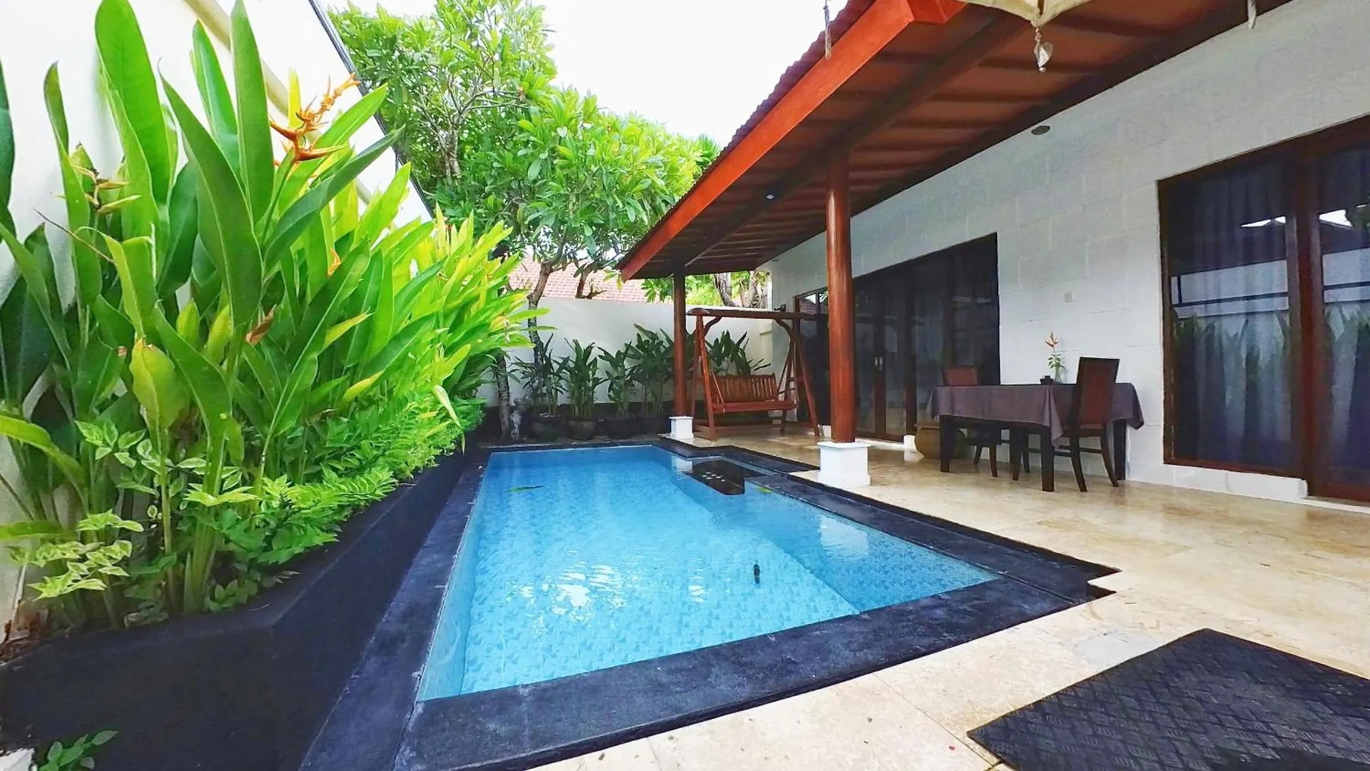 Privat Pool Villa At Kuta Kuta